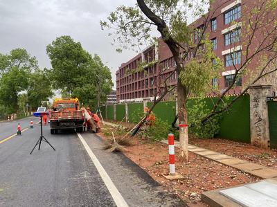 安义公路分中心 应急指挥车筑起极端天气保畅通的坚实防线
